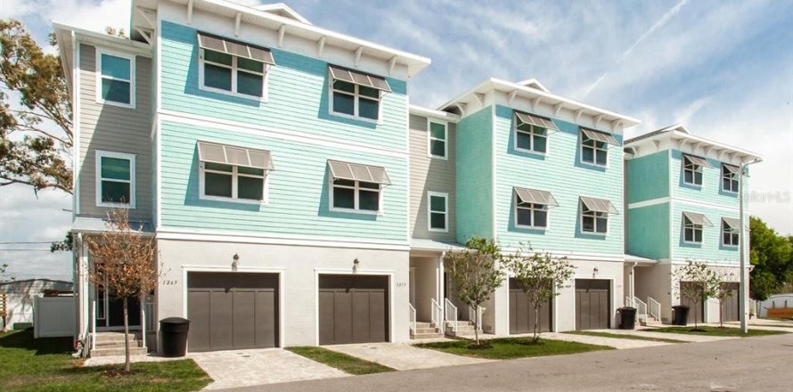 Touwnhouse à Saint Petersburg, Floride 3 chambres, 214.6 m2 № 2109982