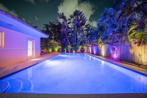 House in Biscayne Park, Florida 4 bedrooms, 265.33 sq.m. № 1788455 - photo 4