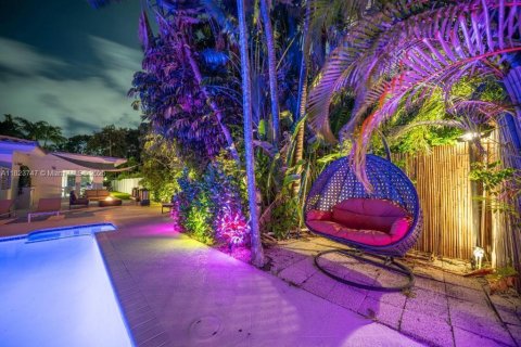 House in Biscayne Park, Florida 4 bedrooms, 265.33 sq.m. № 1788455 - photo 6