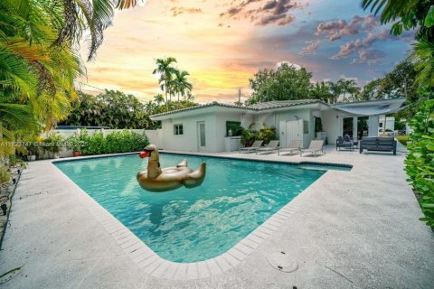House in Biscayne Park, Florida 4 bedrooms, 265.33 sq.m. № 1788455 - photo 20
