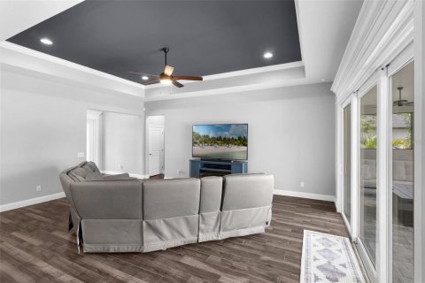 House in Lakeland, Florida 5 bedrooms, 274.99 sq.m. № 1843425 - photo 8