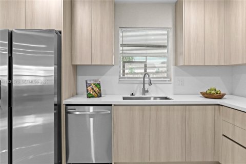 Casa en venta en Hollywood, Florida, 3 dormitorios, 124.49 m2 № 1992340 - foto 27