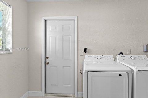 Casa en venta en Hollywood, Florida, 3 dormitorios, 124.49 m2 № 1992340 - foto 29