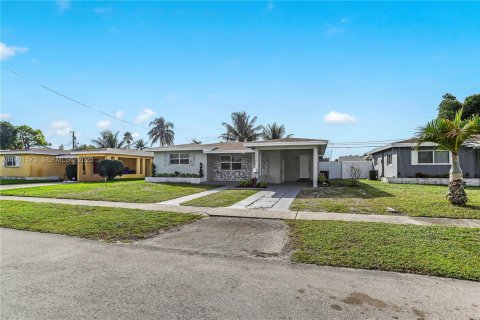 Casa en venta en Hollywood, Florida, 3 dormitorios, 124.49 m2 № 1992340 - foto 3