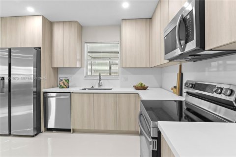 Casa en venta en Hollywood, Florida, 3 dormitorios, 124.49 m2 № 1992340 - foto 28