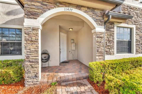 Touwnhouse à vendre à Homestead, Floride: 3 chambres, 154.12 m2 № 2051420 - photo 3