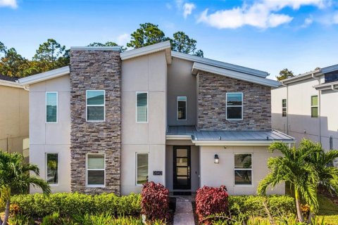House in Kissimmee, Florida 9 bedrooms, 398.46 sq.m. № 2100148
