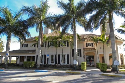 House in North Lauderdale, Florida 3 bedrooms, 144.28 sq.m. № 2076227 - photo 6