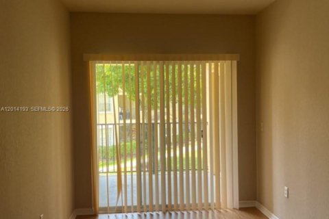 House in North Lauderdale, Florida 3 bedrooms, 144.28 sq.m. № 2076227