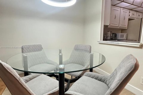 Condo in Hallandale Beach, Florida, 1 bedroom  № 1862965 - photo 5