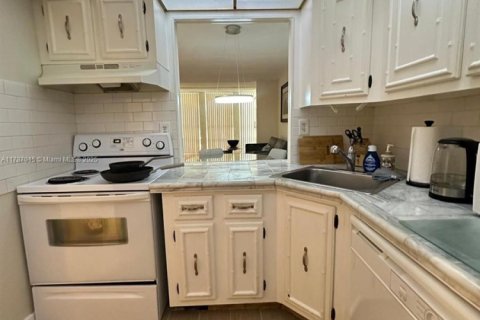 Condo in Hallandale Beach, Florida, 1 bedroom  № 1862965 - photo 2