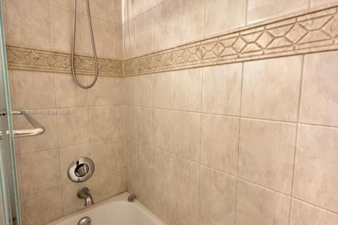 Condo in Hallandale Beach, Florida, 1 bedroom  № 1862965 - photo 14