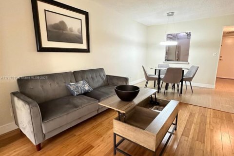 Condo in Hallandale Beach, Florida, 1 bedroom  № 1862965 - photo 11