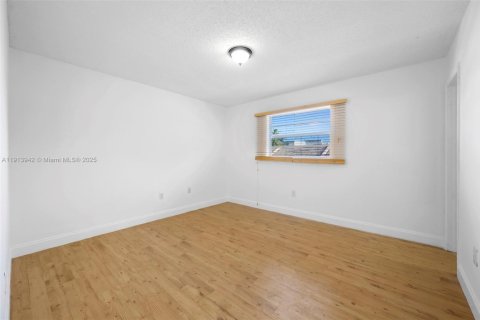 Condo in Hallandale Beach, Florida, 2 bedrooms  № 1971740 - photo 17