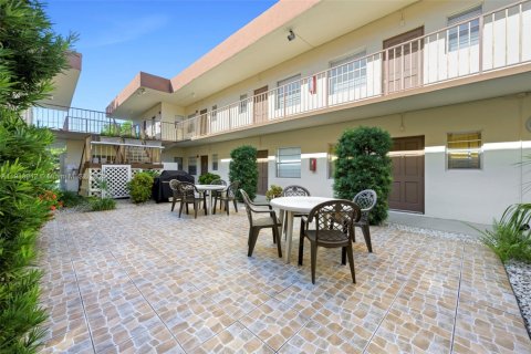 Condo in Hallandale Beach, Florida, 2 bedrooms  № 1971740 - photo 22