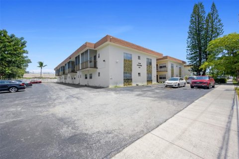 Condo in Hallandale Beach, Florida, 2 bedrooms  № 1971740