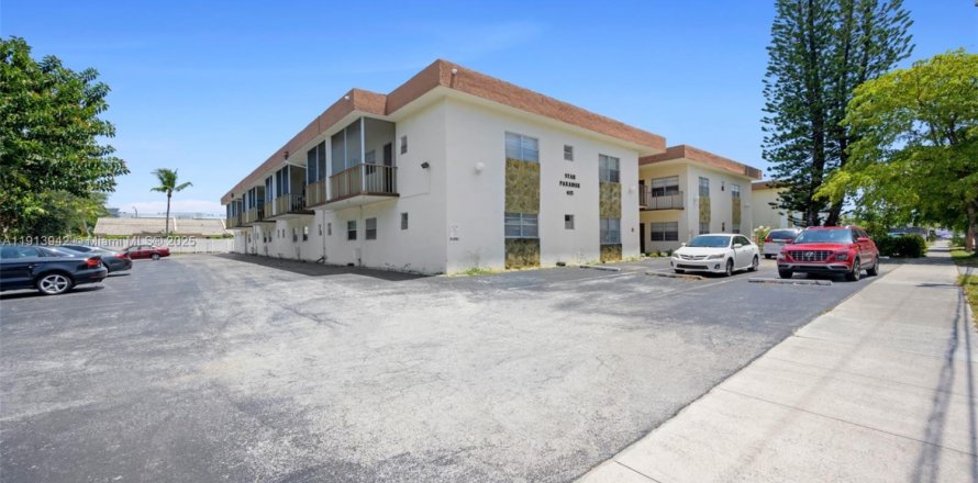 Condo in Hallandale Beach, Florida, 2 bedrooms  № 1971740