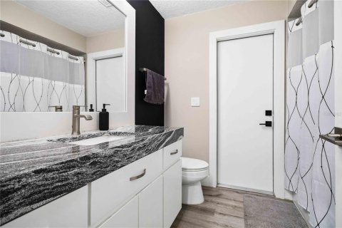 House in Sarasota, Florida 3 bedrooms, 183.67 sq.m. № 2299491 - photo 18