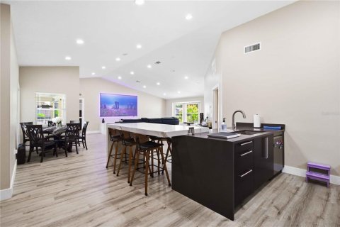 House in Sarasota, Florida 3 bedrooms, 183.67 sq.m. № 2299491 - photo 11