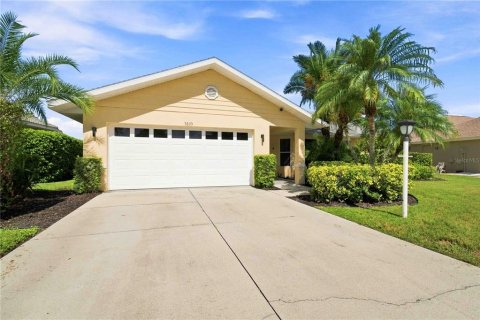 House in Sarasota, Florida 3 bedrooms, 183.67 sq.m. № 2299491 - photo 3