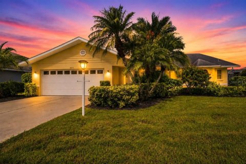 House in Sarasota, Florida 3 bedrooms, 183.67 sq.m. № 2299491 - photo 2