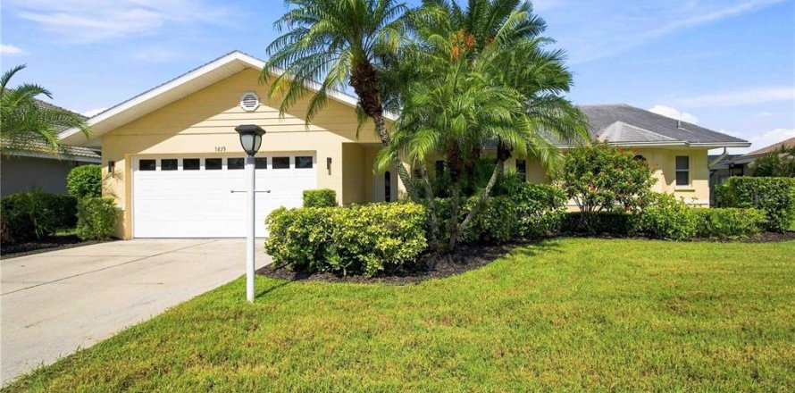 House in Sarasota, Florida 3 bedrooms, 183.67 sq.m. № 2299491