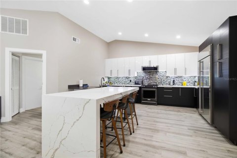 House in Sarasota, Florida 3 bedrooms, 183.67 sq.m. № 2299491 - photo 7