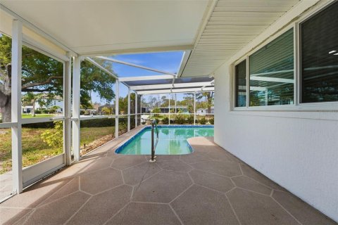House in Englewood, Florida 2 bedrooms, 117.06 sq.m. № 2098704 - photo 27