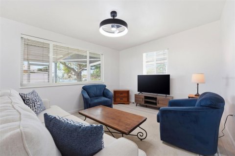 House in Englewood, Florida 2 bedrooms, 117.06 sq.m. № 2098704 - photo 12