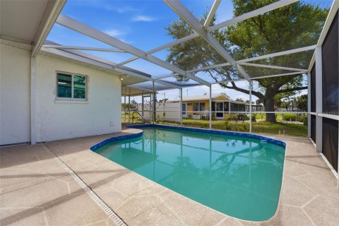 House in Englewood, Florida 2 bedrooms, 117.06 sq.m. № 2098704 - photo 30