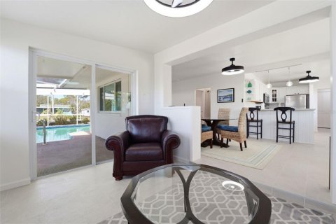 House in Englewood, Florida 2 bedrooms, 117.06 sq.m. № 2098704 - photo 16