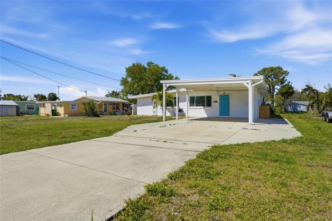 House in Englewood, Florida 2 bedrooms, 117.06 sq.m. № 2098704 - photo 3