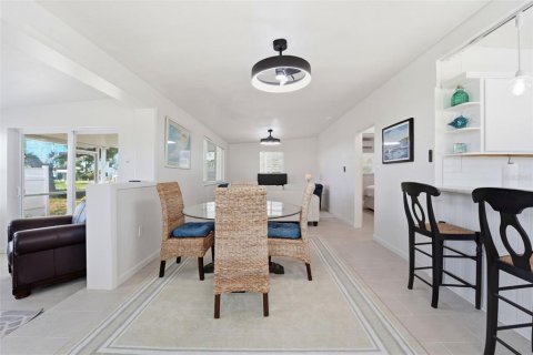 House in Englewood, Florida 2 bedrooms, 117.06 sq.m. № 2098704 - photo 9