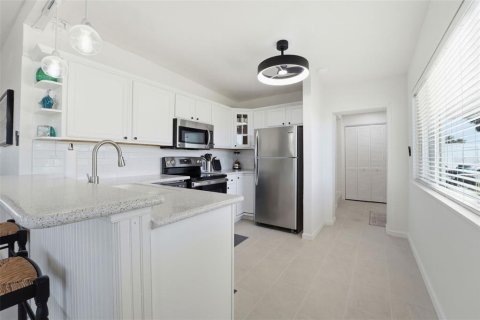 House in Englewood, Florida 2 bedrooms, 117.06 sq.m. № 2098704 - photo 6