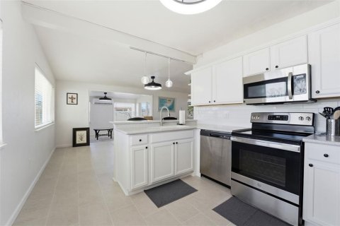 House in Englewood, Florida 2 bedrooms, 117.06 sq.m. № 2098704 - photo 5