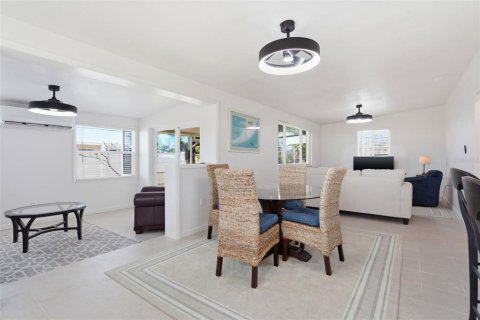 House in Englewood, Florida 2 bedrooms, 117.06 sq.m. № 2098704 - photo 10
