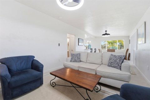 House in Englewood, Florida 2 bedrooms, 117.06 sq.m. № 2098704 - photo 13