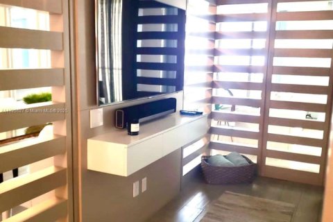 Condominio en alquiler en Bal Harbour, Florida, 2 dormitorios, 156.54 m2 № 1938170 - foto 11