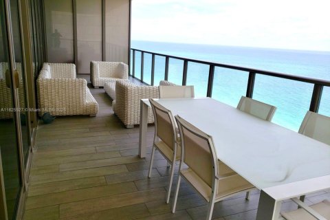 Condominio en alquiler en Bal Harbour, Florida, 2 dormitorios, 156.54 m2 № 1938170 - foto 2