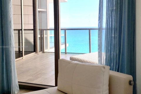 Condominio en alquiler en Bal Harbour, Florida, 2 dormitorios, 156.54 m2 № 1938170 - foto 18