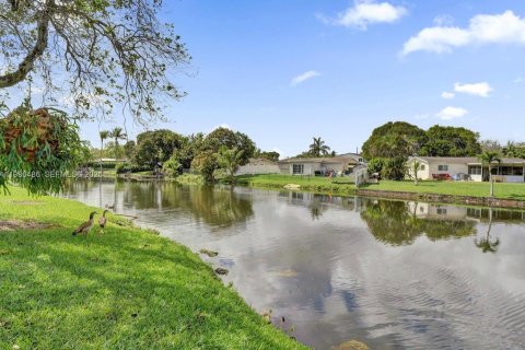 Villa ou maison à vendre à Cooper City, Floride: 2 chambres, 74.79 m2 № 2048242 - photo 14