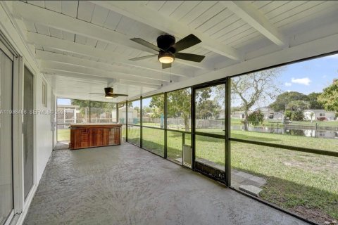 Villa ou maison à vendre à Cooper City, Floride: 2 chambres, 74.79 m2 № 2048242 - photo 16