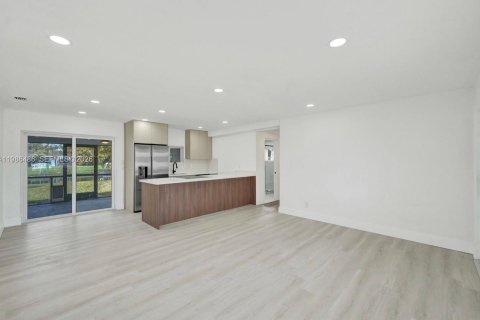 Villa ou maison à vendre à Cooper City, Floride: 2 chambres, 74.79 m2 № 2048242 - photo 4