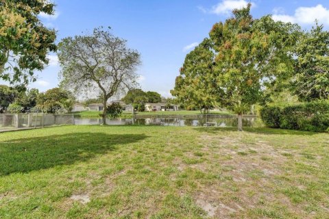 Villa ou maison à vendre à Cooper City, Floride: 2 chambres, 74.79 m2 № 2048242 - photo 15