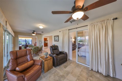 House in Sun City Center, Florida 2 bedrooms, 180.6 sq.m. № 1649230 - photo 18