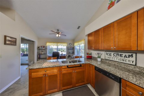 House in Sun City Center, Florida 2 bedrooms, 180.6 sq.m. № 1649230 - photo 11