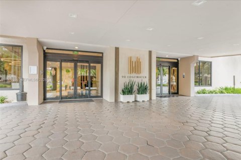 Condo in Coral Gables, Florida, 1 bedroom  № 2010070 - photo 10