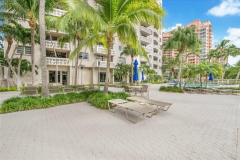 Condo in Coral Gables, Florida, 1 bedroom  № 2010070 - photo 28
