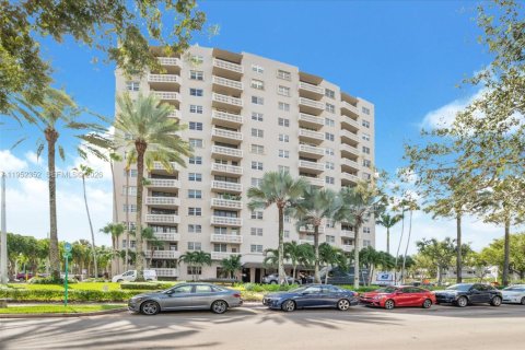 Condo in Coral Gables, Florida, 1 bedroom  № 2010070 - photo 25