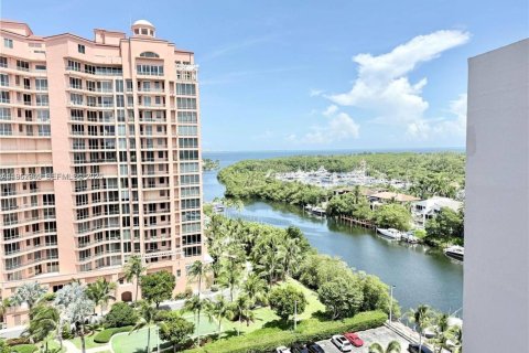 Condo in Coral Gables, Florida, 1 bedroom  № 2010070 - photo 7